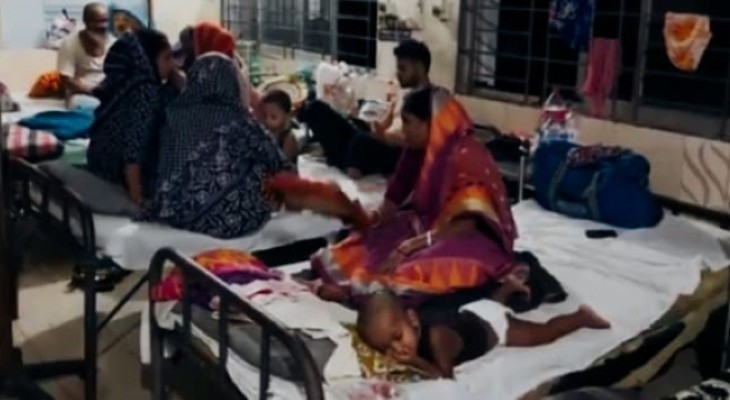 বিদ্যুৎ গেলেই অন্ধকারে ডুবে যায়  স্বাস্থ্য কমপ্লেক্স, নেই বিকল্প ব্যবস্থা